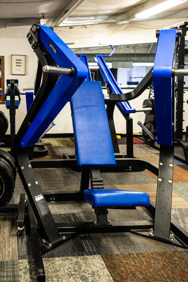 Hammer Strength-style chest or back machine