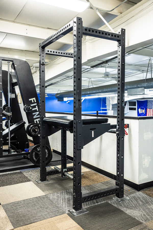 Single power cage in strength area with reverse hyper